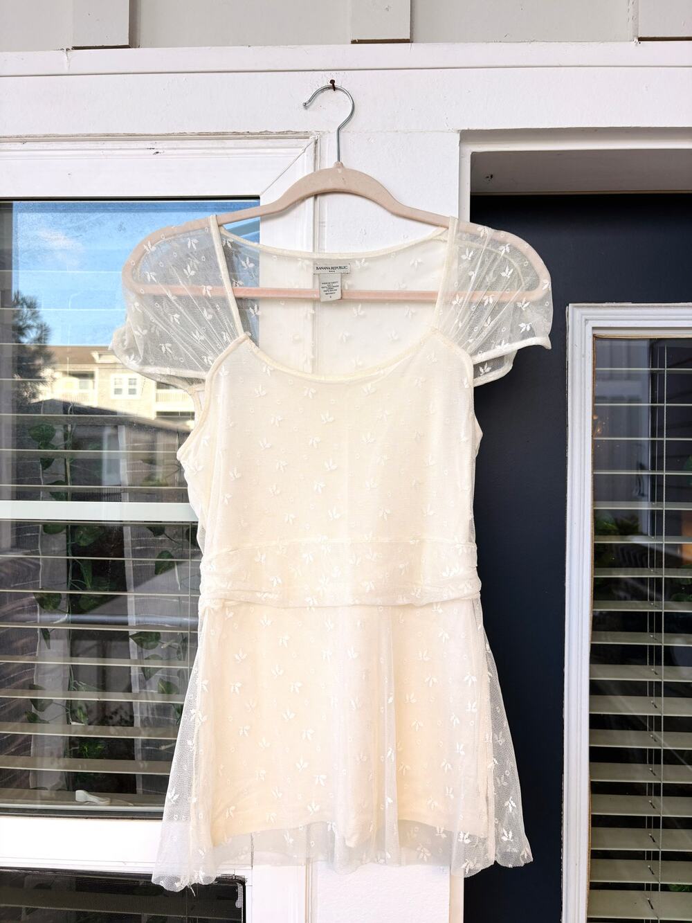 Banana Republic Cream Sheer Lace Top Womens Small Embroidered Mesh Y2K Blouse